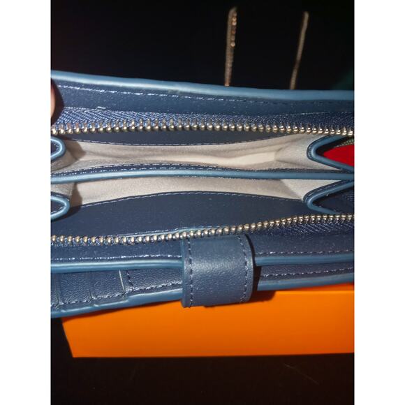 Kate Spade Flower Wallet in Coated Canvas Never Used w/box - Picture 5 of 7